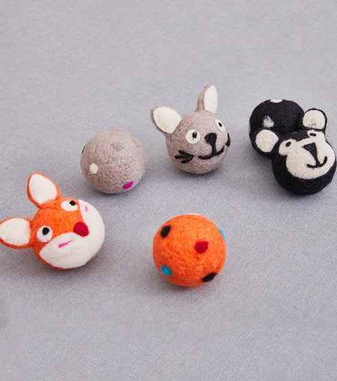 Colorful Felt Cat Toy Ball - Stretchy Fun for Active Pets